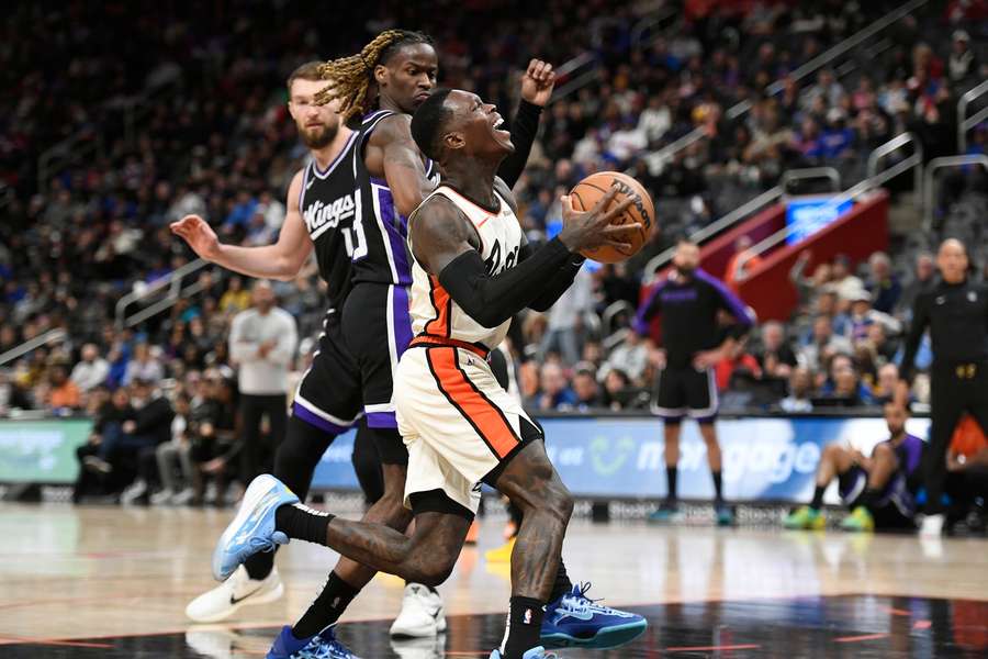 Dennis Schröder (v.) und die Detroit Pistons haben gegen die Sacramento Kings eine Niederlage einstecken müssen.