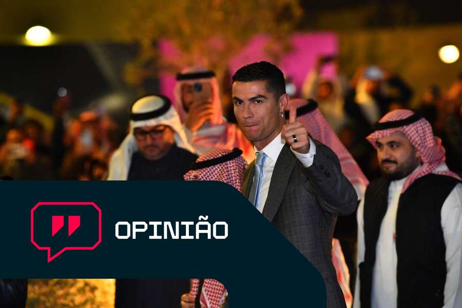 Cristiano Ronaldo chega à cerimónia de assinatura com o Al Nassr em janeiro de 2023