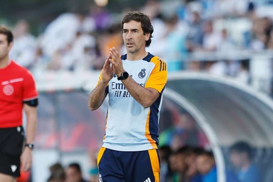 Raúl diz adeus ao Real Madrid depois de sete anos como técnico do Castilla Raúl diz adeus ao Real Madrid depois de sete anos como técnico do Castilla