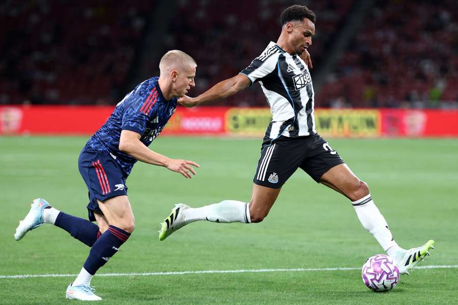 Zinchenko não faz parte das contas do Arsenal