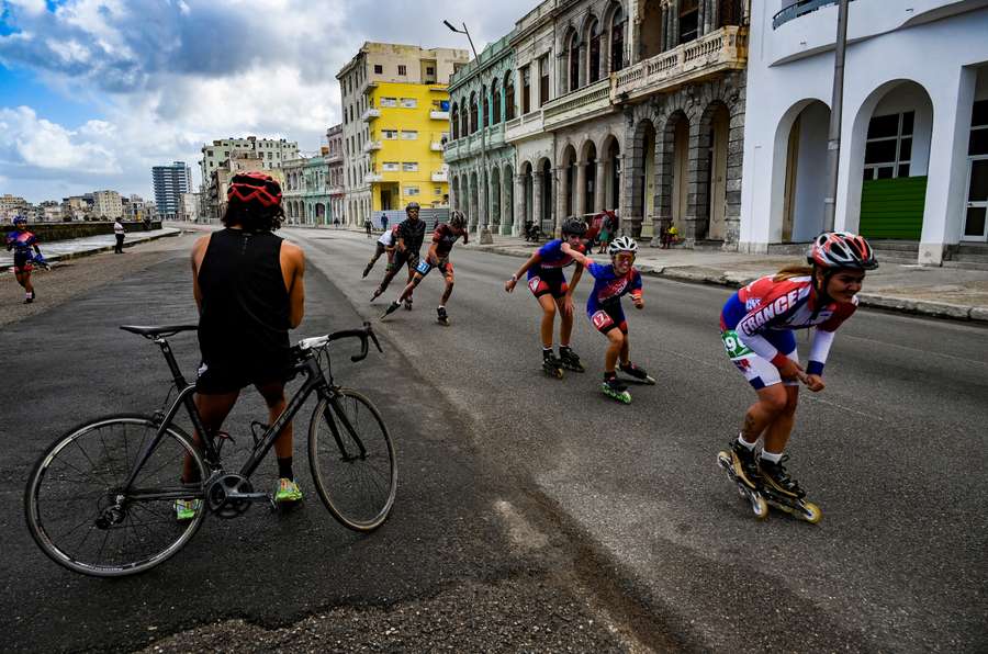 Derroche de explosividad en el maratón de patinaje en el malecón de La Habana