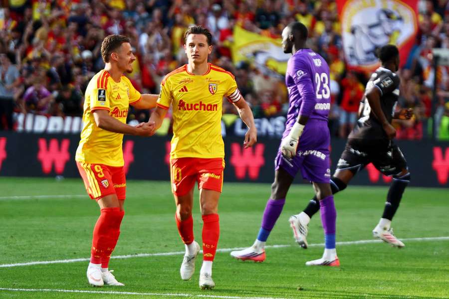 Thauvin, celebrando su segundo gol Thauvin, celebrando su segundo gol