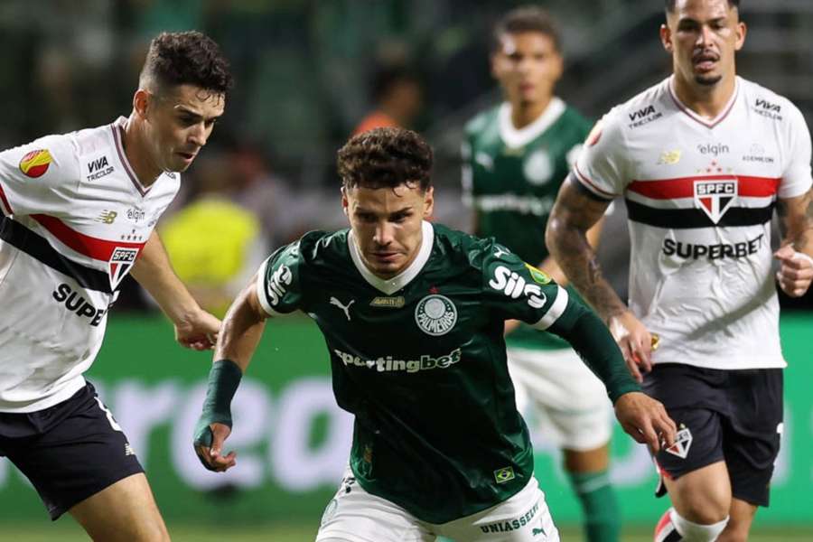 Raphael Veiga fez o único gol de Palmeiras 1x0 São Paulo