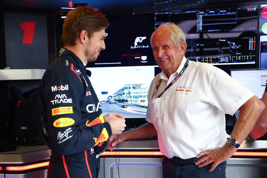 Helmut Marko et Max Verstappen à Abou Dhabi. Helmut Marko et Max Verstappen à Abou Dhabi.
