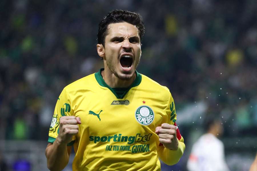 Raphael Veiga celebra un gol