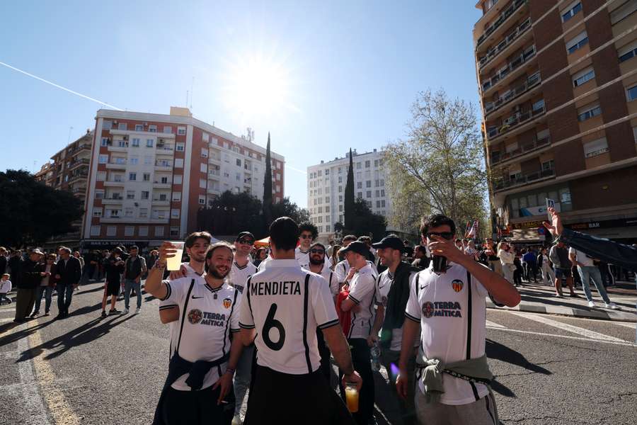 Os adeptos do Valência antes de um jogo contra o Maiorca, no mês passado.