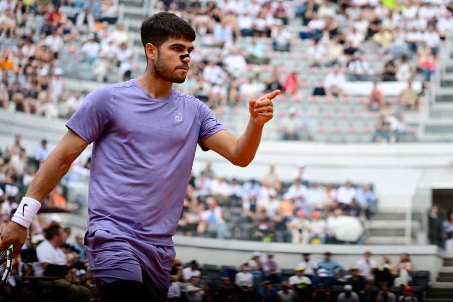 Alcaraz sigue su camino en Roma