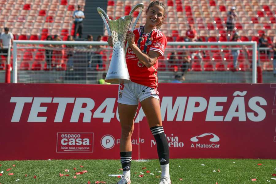 Paige Almendariz conquistou campeonato, Taça da Liga e Taça de Portugal