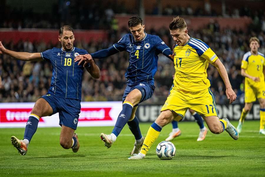 Gyokeres up against Nikola Katic and Tarik Muharemovic