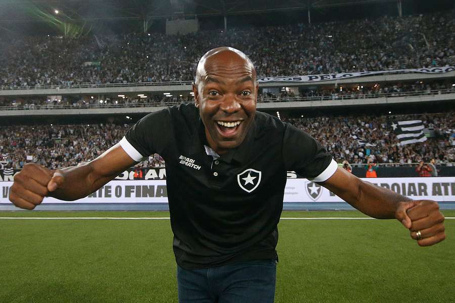 Cláudio Caçapa fez a transição entre Luís Castro e Bruno Lage