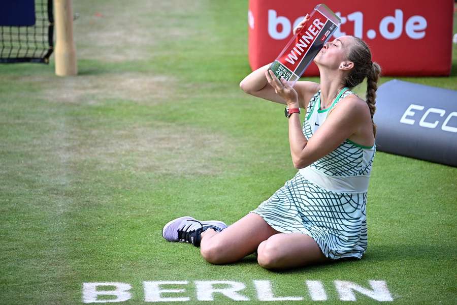 Petra Kvitova op het gras waar ze zo van houdt