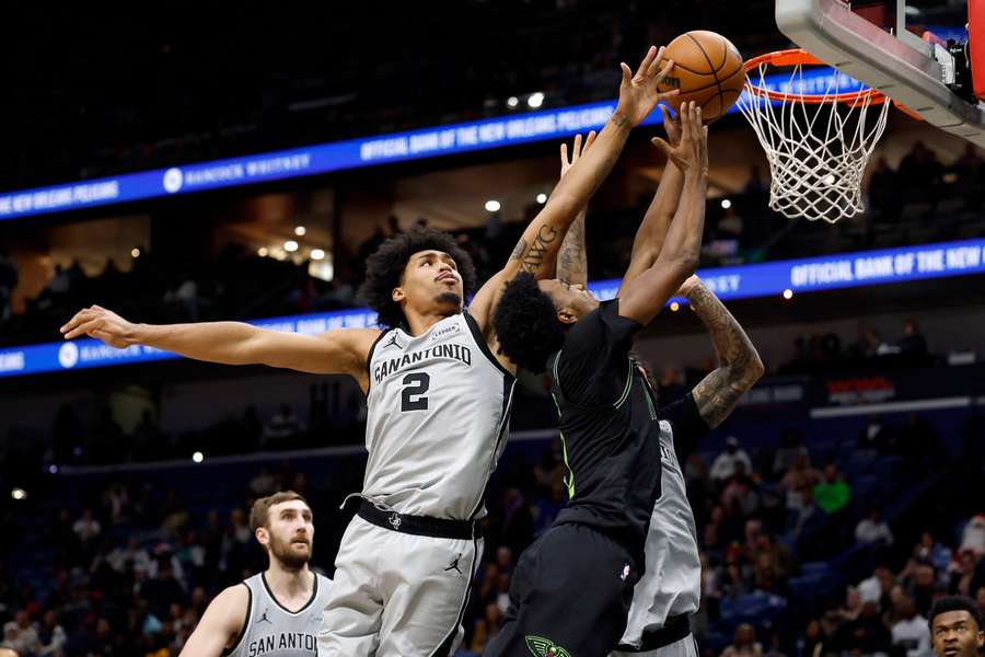 Triunfo de los Spurs antes de la Copa NBA Triunfo de los Spurs antes de la Copa NBA