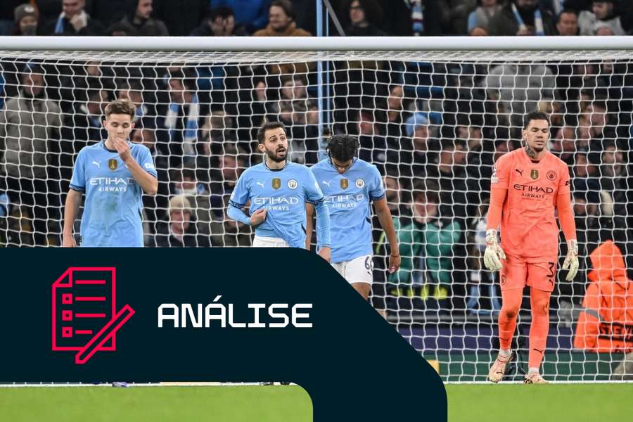 James McAtee, Bernardo Silva, Jahmai Simpson-Pusey e Ederson, do Manchester City, parecem desanimados