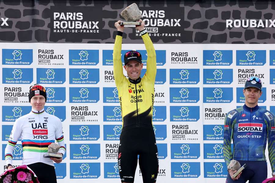 Van Aert a devancé Pogacar au sprint