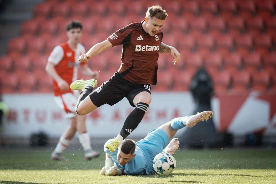 Tomáš Schánělec v derby rezerv pražských S, které skončilo nerozhodně.