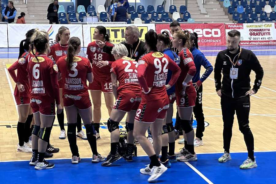 SCM Râmnicu Vâlcea a fost învinsă de SCM Universitatea Craiova cu scorul de 30-28