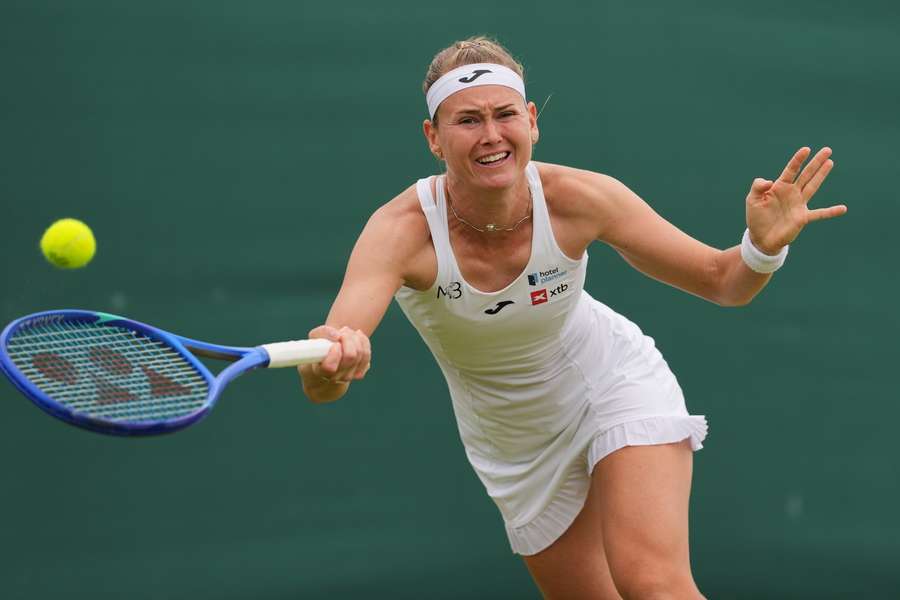 Marie Bouzková na čtvrtfinále ve Wimbledonu nedosáhla.