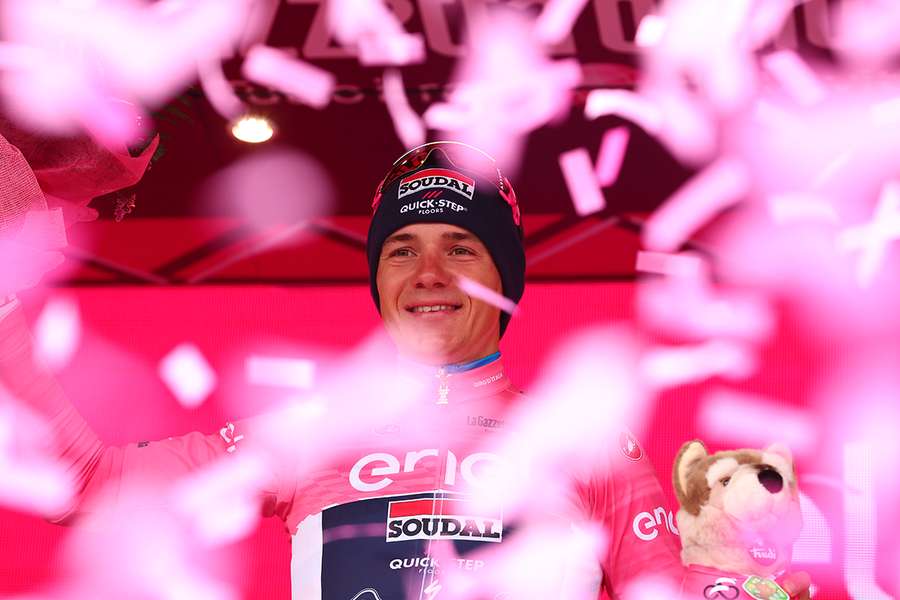 'Jeg er ikke en robot': Belgiens Evenepoel siger, at Giro d'Italia-kritikken gør ondt