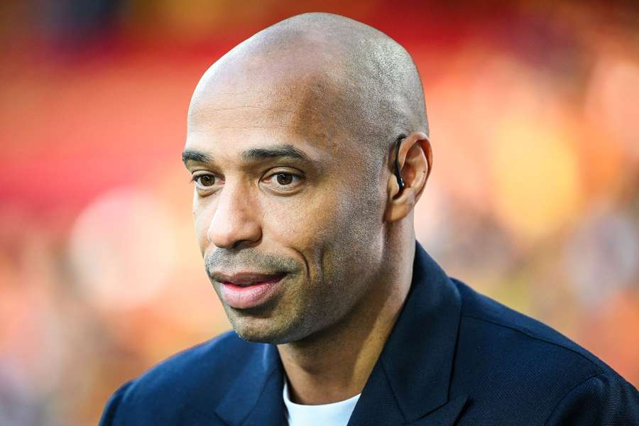 Henry em ação como comentarista da Ligue 1 no último domingo (20)