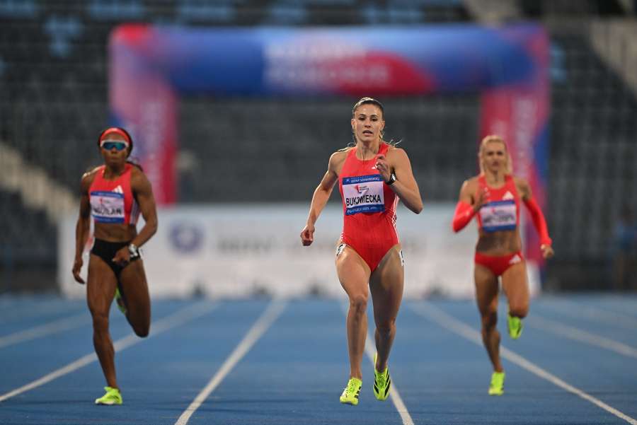 olka Natalia Bukowiecka (C) w biegu na 400 m podczas 7. lekkoatletycznego Memoriału Ireny Szewińskiej w Bydgoszczy