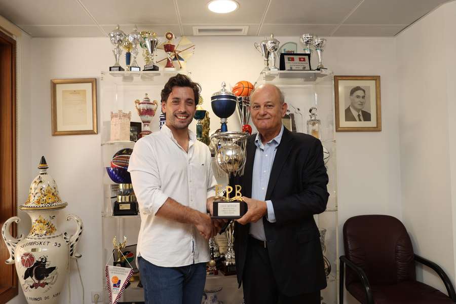 Tomás Barroso com o troféu