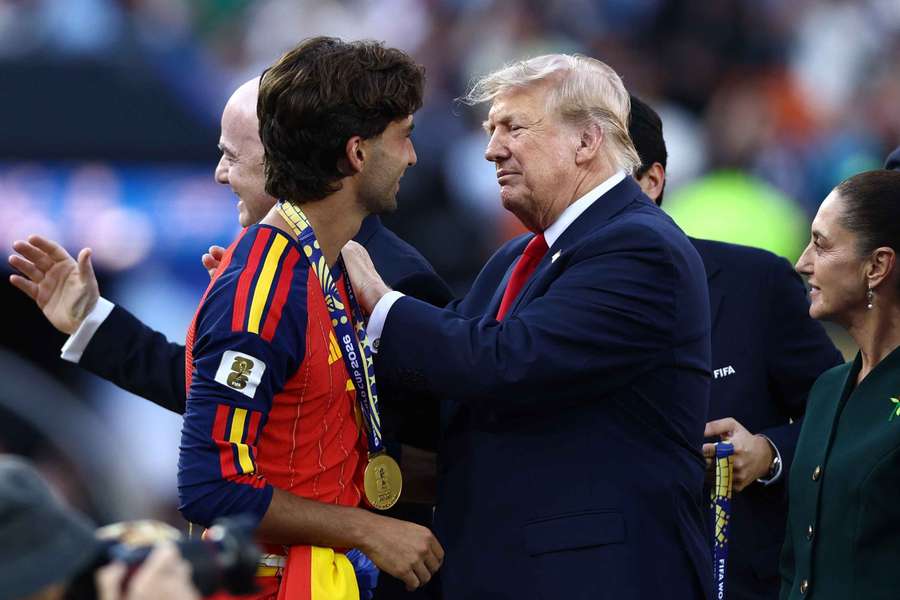Ferran, durante la entrega de medallas en la final Ferran, durante la entrega de medallas en la final