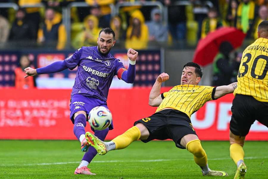 Niedziela z Ekstraklasą: Raków pewnie wygrywa z Piastem, GKS remisuje z Jagą