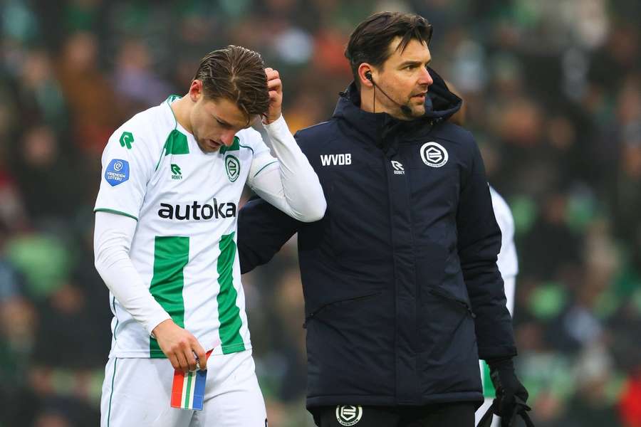 Stije Resink saiu lesionado do jogo com o Fortuna Sittard