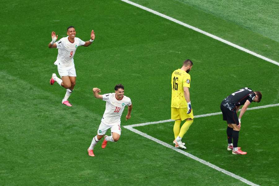 Brahim y Rahimi celebran el tercer gol de Marruecos ante Canadá Brahim y Rahimi celebran el tercer gol de Marruecos ante Canadá