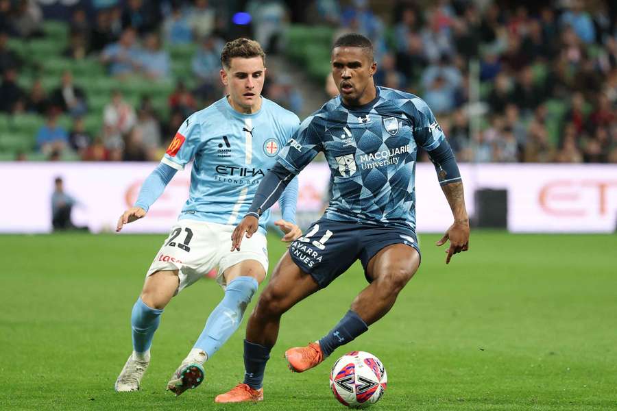 Douglas Costa lo scorso maggio con la maglia del Sydney FC