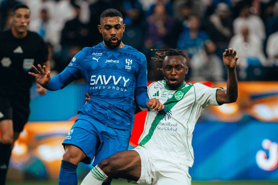 Malcom (à esquerda) foi um dos brasileiros em campo Malcom (à esquerda) foi um dos brasileiros em campo