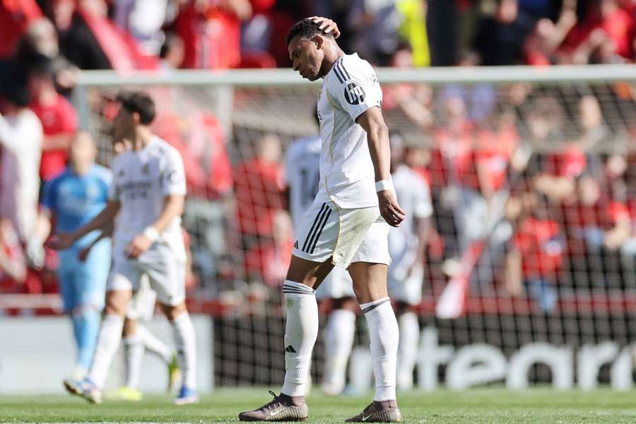 Mbappe a testa bassa Mbappe a testa bassa