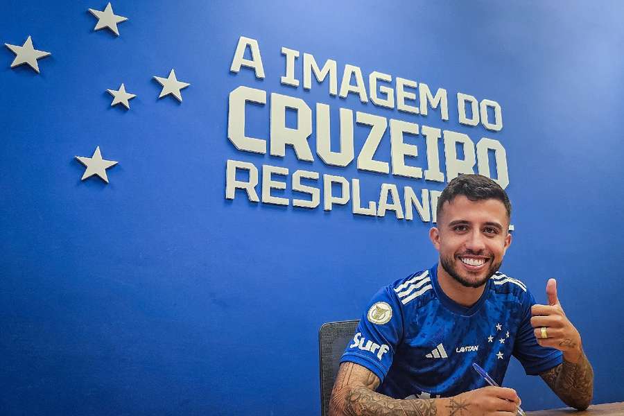 Matheus Henrique volta ao futebol brasileiro para defender as cores do Cruzeiro