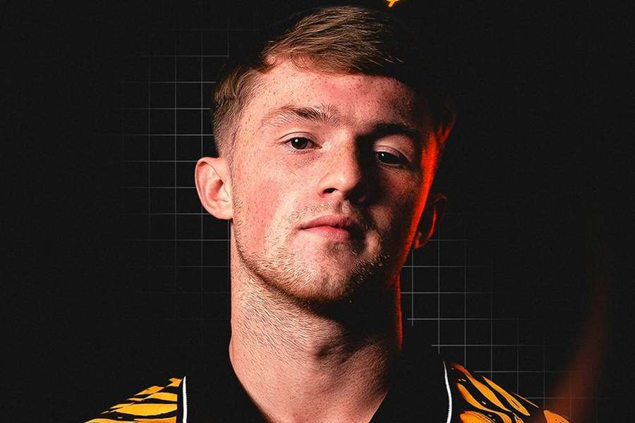 DONE DEAL: Hull re-sign Leeds striker Gelhardt DONE DEAL: Hull re-sign Leeds striker Gelhardt