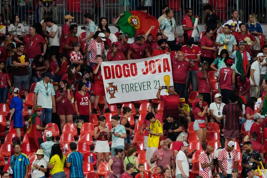 Adeptos portugueses homenageiam Diogo Jota Adeptos portugueses homenageiam Diogo Jota