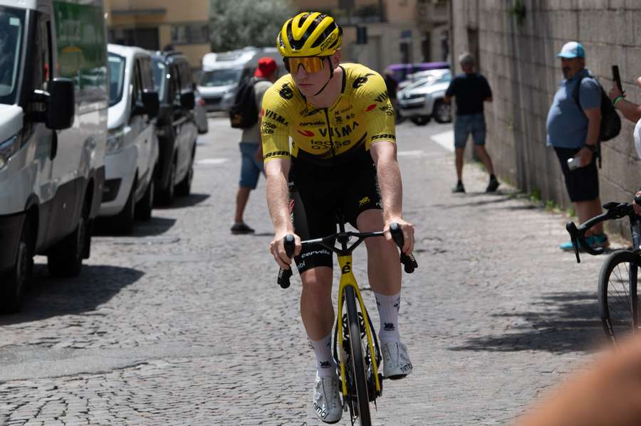 Ciclista britânico Matthew Brennan lidera a Volta a Burgos