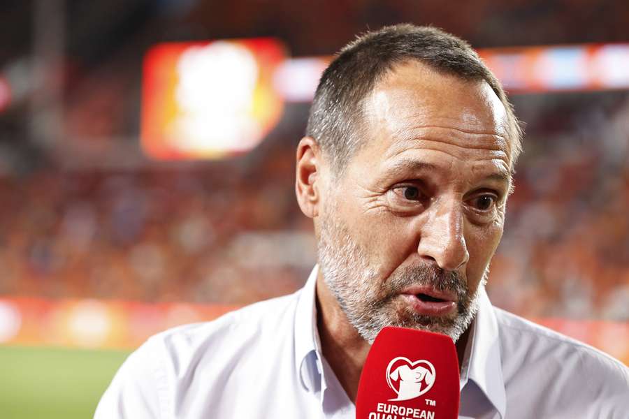 John van 't Schip als analist tijdens Nederland - Griekenland