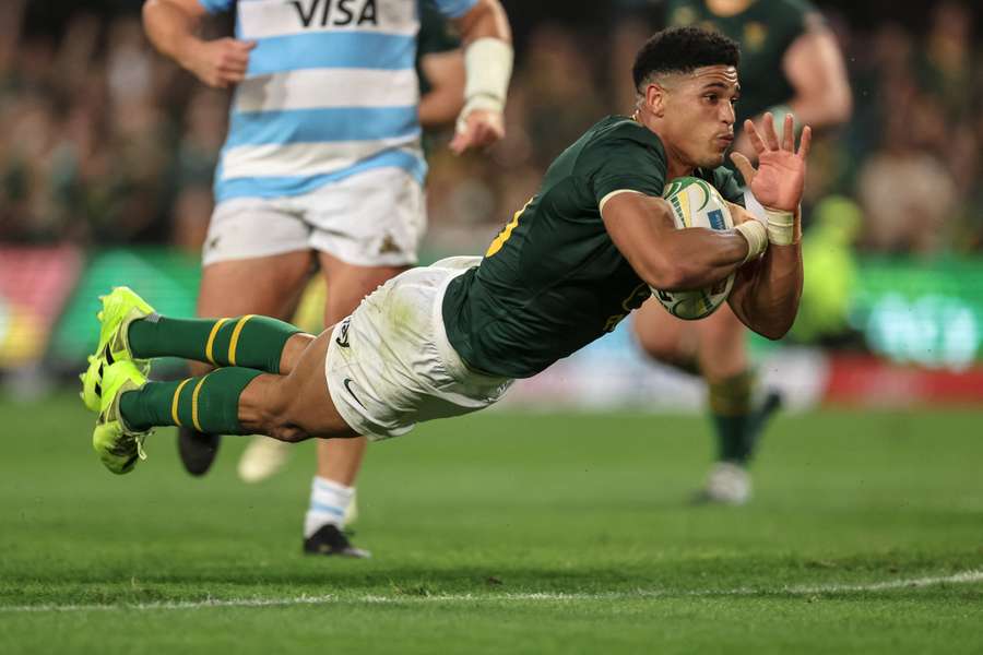 Sacha Feinberg-Mngomezulu scores one of his three tries against Argentina in Durban