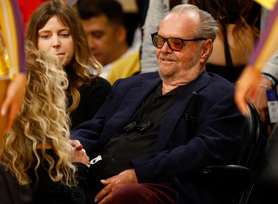 Jack Nicholson voltou a assistir um jogo dos Lakers depois de 2 anos