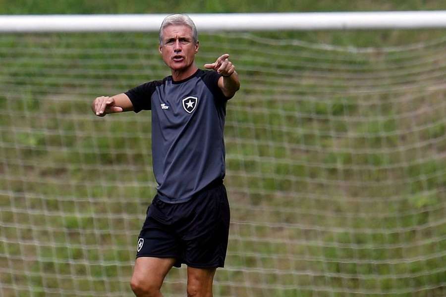 Luís Castro cumpre segunda época no Botafogo
