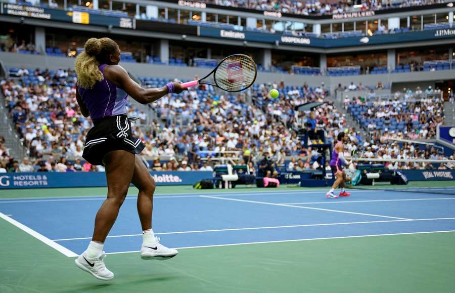 Serena est revenue sur le court Arthur Ashe pour jouer le tournoi de double mixte Serena est revenue sur le court Arthur Ashe pour jouer le tournoi de double mixte