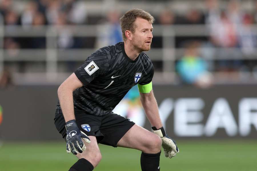 Lukas Hradecky has been called up by Finland despite injury