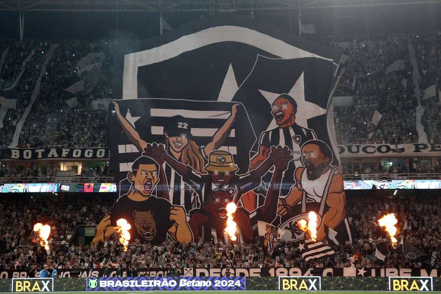 Los aficionados del Botafogo han ofrecido un espectáculo en el estadio Nilton Santos