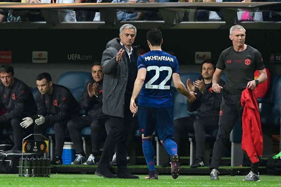 Mkhitaryan com José Mourinho