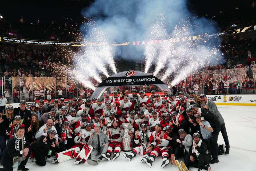 Les Hurricanes célébrant leur victoire. Les Hurricanes célébrant leur victoire.