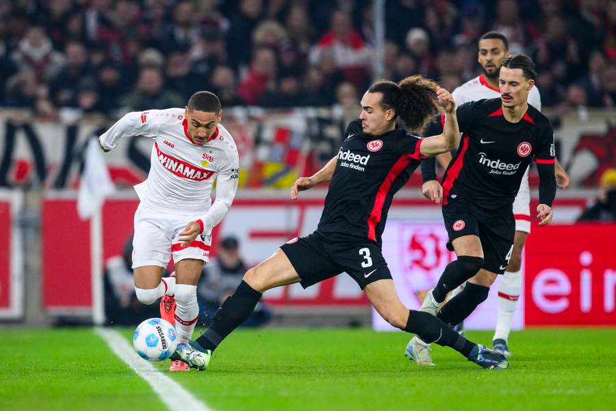 Enzo Millot aan de bal namens VfB Stuttgart