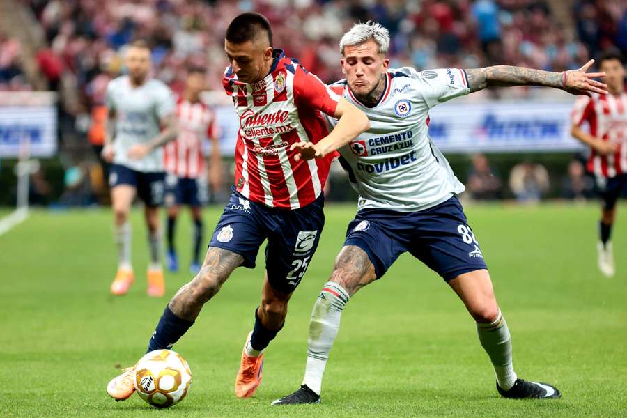 Cruz Azul y Chivas empatan sin goles Cruz Azul y Chivas empatan sin goles