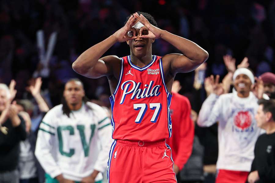 Philadelphia si vyšlápla na New York. Philadelphia si vyšlápla na New York.