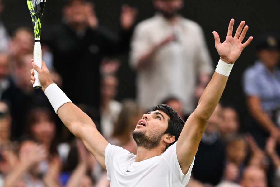 Wimbledon: Alcaraz spazza via anche Medvedev e raggiunge Djokovic in finale