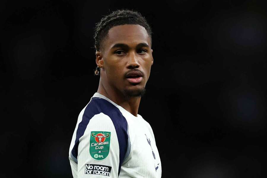 Wilson Odobert em setembro com o Tottenham.